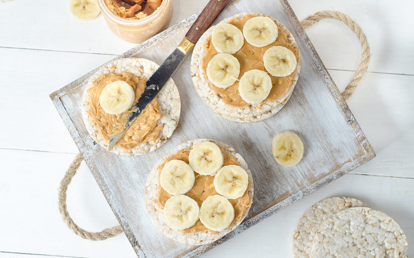 Top down photo of sliced banana on a ricecake 