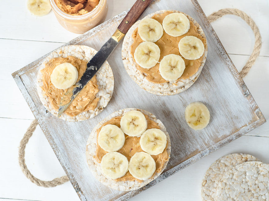 Top down photo of sliced banana on a ricecake 
