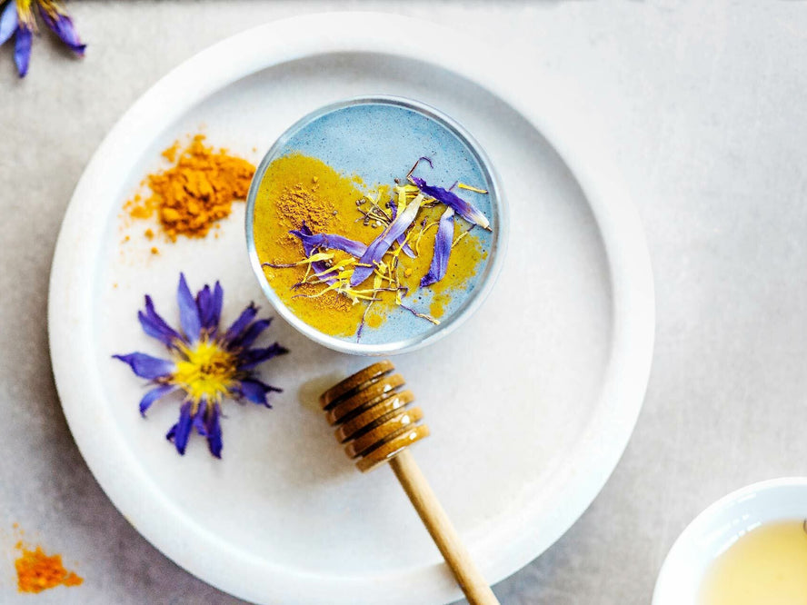 Drink with tumeric sprinkled on top