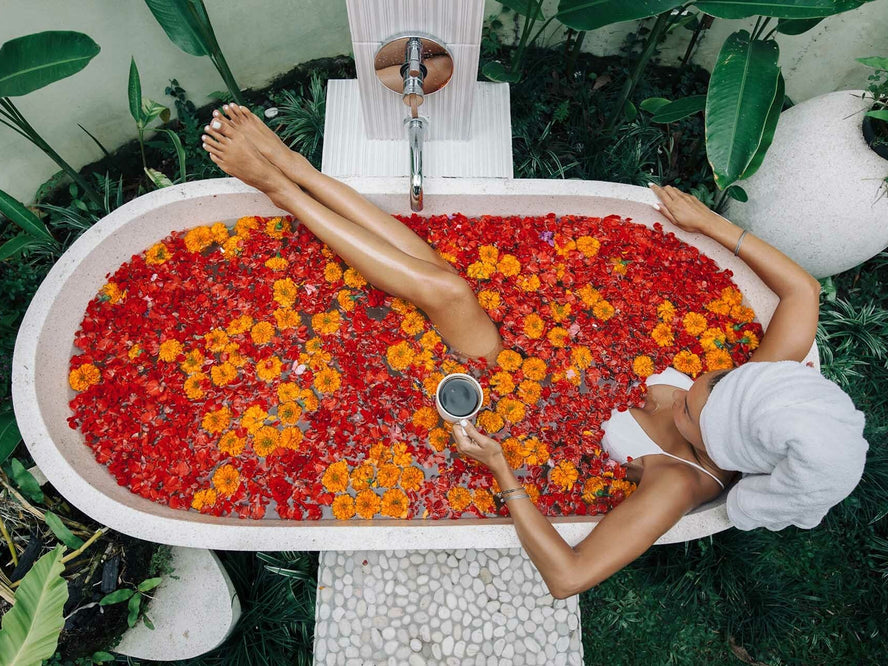 Beauty mindfulness petal bath