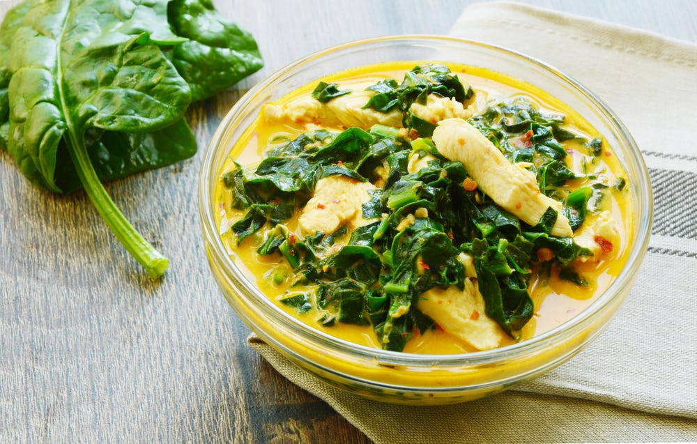 Chicken and spinach curry- a source of magnesium in a bowl