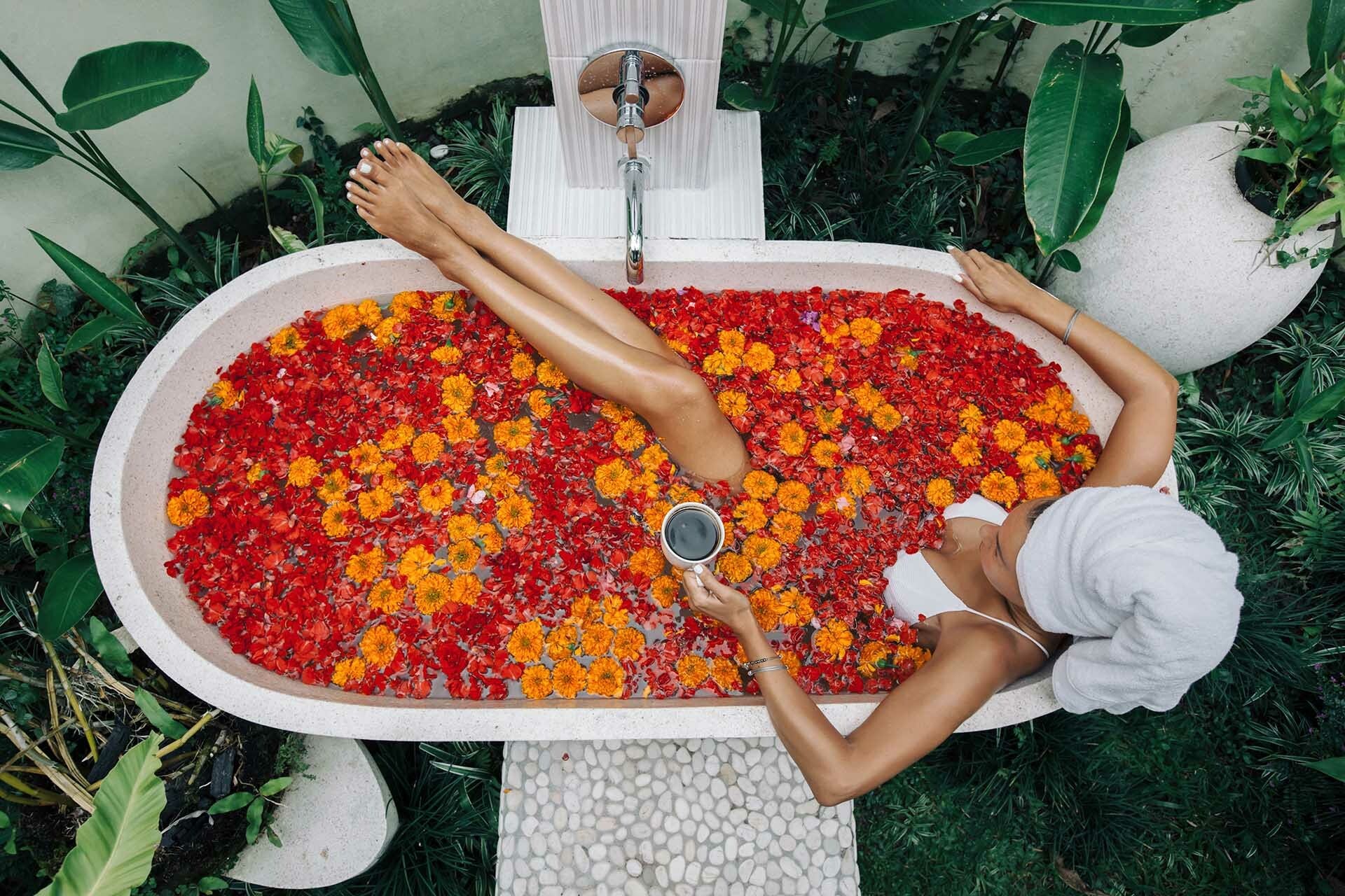 Beauty mindfulness petal bath